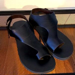 Black leather sandals. Size 39